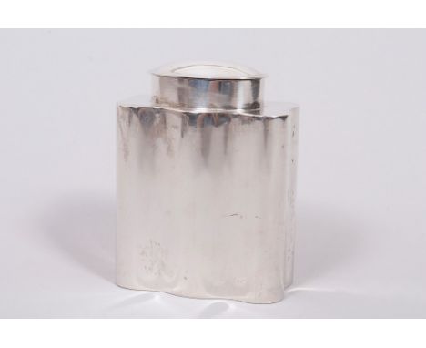 Teedose, 750er Silber, Juwelier Richard Ratfisch, Schwerin, um 1900 in rechteckiger Grundform mit geschweifter Wandung und ov