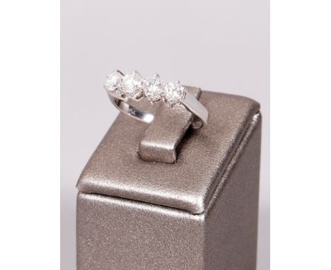 Brillant-Ring, 750er Weißgold schlanke Schiene, besetzt mit 4 Diamanten im Brillantschliff von zus. 0,62ct., Farbe H, Reinhei