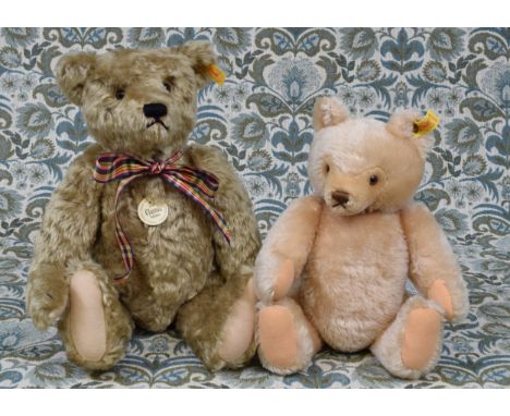 Steiff (Germany) EAN 000751 Classic 1920 replica teddy bear, trademark 'Steiff' button to ear with yellow and red tag, cardbo