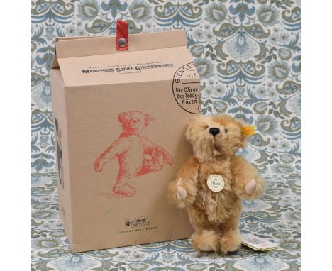 Steiff (Germany) EAN 000171 Classic 1903 replica Mr. Cinnamon teddy bear, trademark 'Steiff' button to ear with red and yello