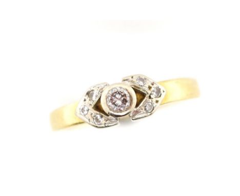 18ct yellow gold and diamond ring with a white gold setting. Approx weight 2.47 grams, ring size H