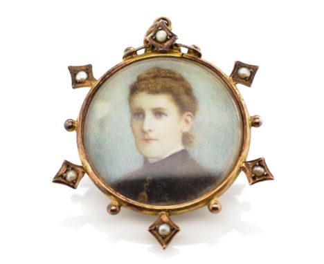 Antique Australian 9ct gold portrait pendant set with seed pearls set in yellow gold. With a portrait of a man and Women pain