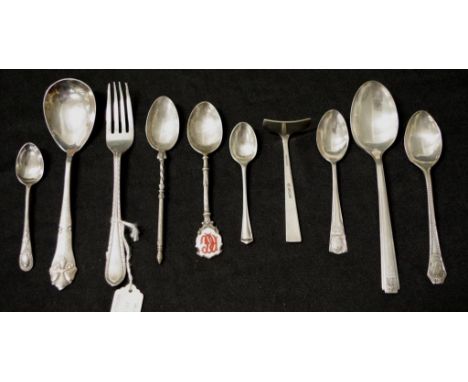 Collection of sterling silver &amp; other flatware comprising 4 various hallmarked teaspoons (including 2 Royalty), Childs pu
