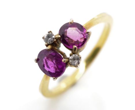 Antique spinel set gold ring with two red / purple oval cut spinels and two accompanying white spinel. Approx weight 2.11 gra