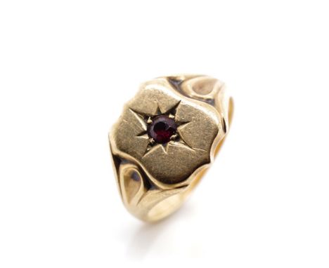 Australian 9ct rose gold signet ring star set with a gemstone tests as ruby. By Rodd Early 20th Century. Marked 9ct Apex. App