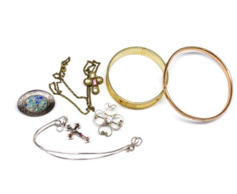 A group of silver and gilt metal jewellery includes a opal set Scandia brooch, a Scottish jasper and bloodstone set silver cr