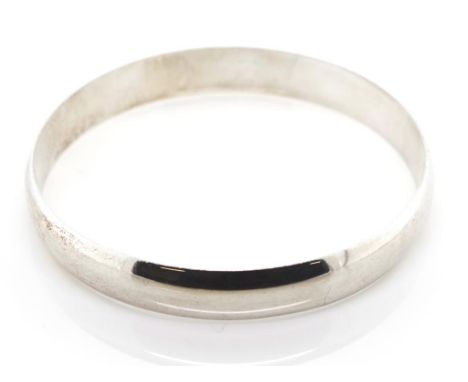 Sterling silver bangle of D end form. Marked 925 NZ. Approx weigh 30 grams, inside diameter 64mm