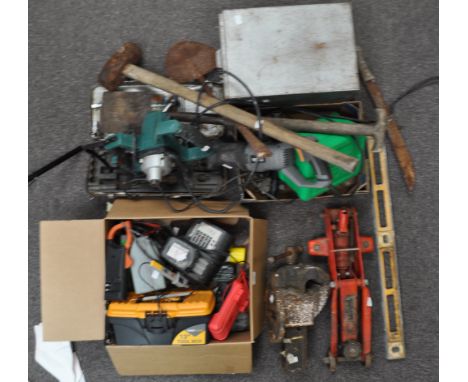 A trolley jack, a vice and other tools