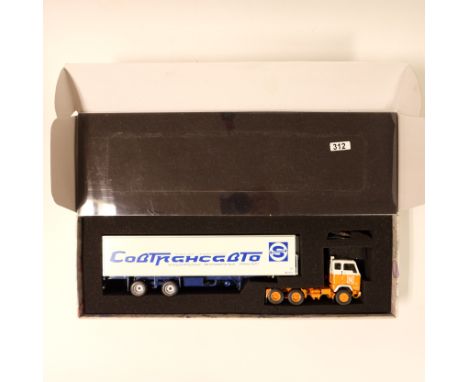 Manufacturer - Tekno | Description - Volvo F89 with Classic reefer semitrailer - Sovtransavto | Stock Code - 69906 | Model Co