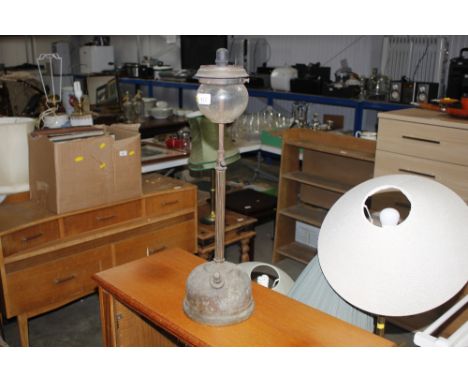 A pressurised lamp