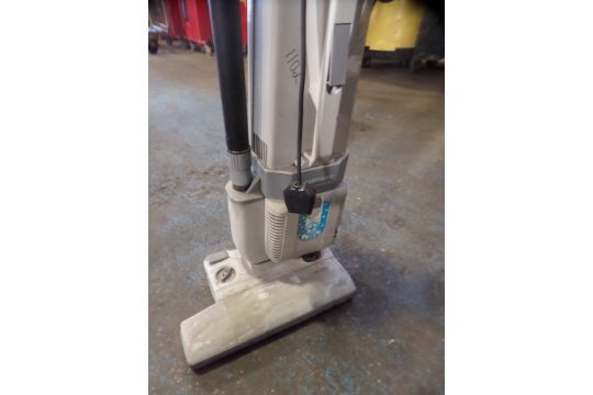LINDHAUS CH PRO COMMERCIAL {005566 Lindhaus CH Pro Upright Vacuum Cleaner
