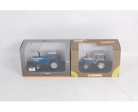 Universal Hobbies 1/32nd scale Ford diecast tractor group to include No.4026 Ford TW25 (VG-NM-BVG) and No.2882 Ford 7810 in s