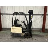 2006 CROWN SC3013 ELECTRIC FORKLIFT - 3 WHEELS **(INCLUDES CHARGER)**