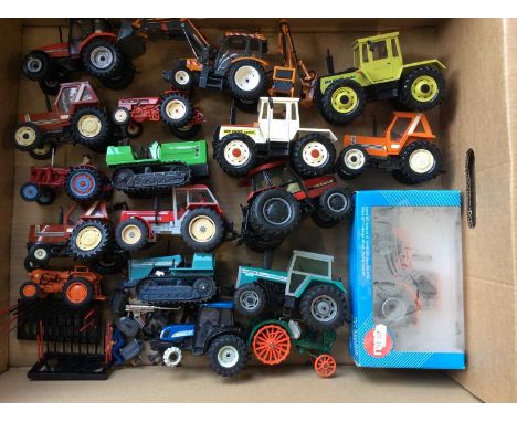 Unboxed model tractors and model tractor boxesCondition report: All in poor condition and sold as found