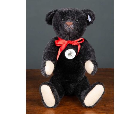 A modern Steiff 1908 replica bear numbered 627/3000, 34cm high with original packagingCondition report: At present, there is 