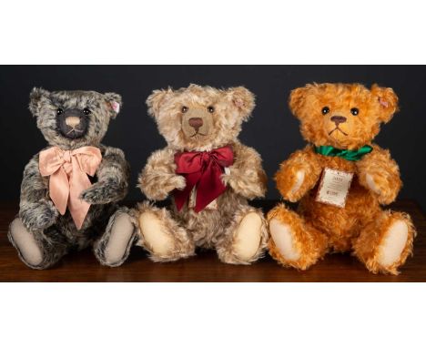 A group of three Steiff British Collectors teddy bears for 2005, 2006 and 2007 with original boxes (3)Condition report: In go