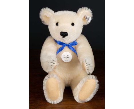 A modern Steiff teddy bear 1922 replica, numbered 1740 of 5,000Condition report: In good condition and with original packagin