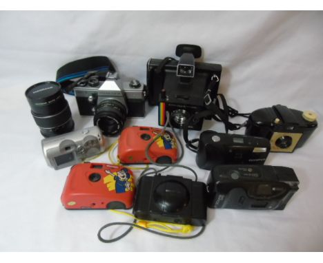 Qty of vintage cameras