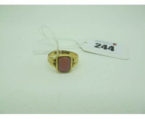 An 18ct Gold Sardonyx Signet Style Ring, between shaped shoulders, Birmingham 1919 (finger size T) (4.5grams). 