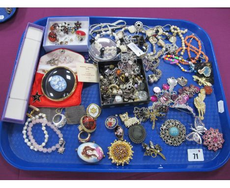 A Mixed Lot of Assorted Costume Jewellery, including brooches, assorted earrings, bracelets, compact mirror, etc :- One Tray 