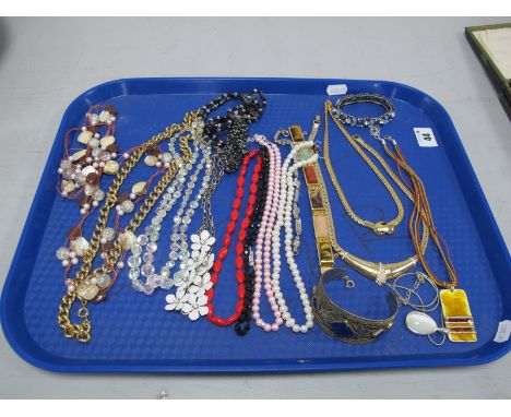Assorted Costume Necklaces, including fresh water pearl, vintage polished hardstone panel bracelet, lapis lazuli inset cuff b