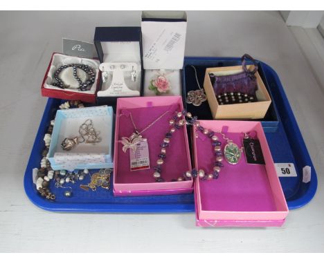 Modern Costume Jewellery, including pendants on chains, fresh water pearls, fresh water pearl earrings etc :- One Tray  