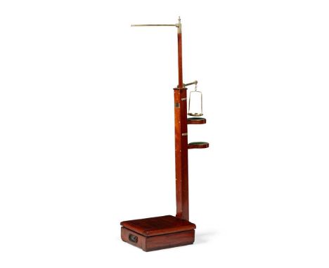 MAHOGANY AND BRASS STANDING FLOOR SCALES, BY DE GRAVE, SHORT, &amp; FANNER LATE 19TH CENTURY the counter balanced platform sc