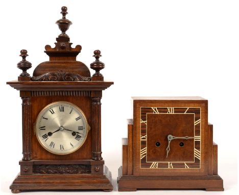 A GERMAN STAINED WOOD MANTEL CLOCK, 44CM H, C1900 AND AN ART DECO WALNUT MANTEL CLOCK 