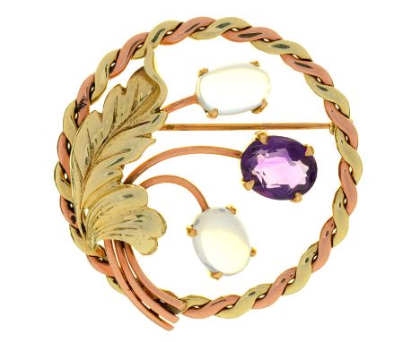 AN AMETHYST AND MOONSTONE BROOCH, OF NATURALISTIC DESIGN, IN GOLD MARKED 14K, 12.5G 