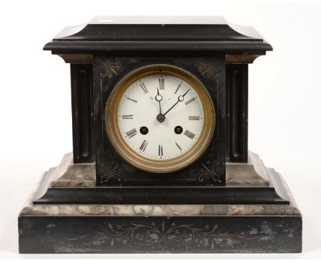 A BELGIAN SLATE MANTEL CLOCK WITH ENAMEL DIAL, EARLY 20TH C, 31CM W 
