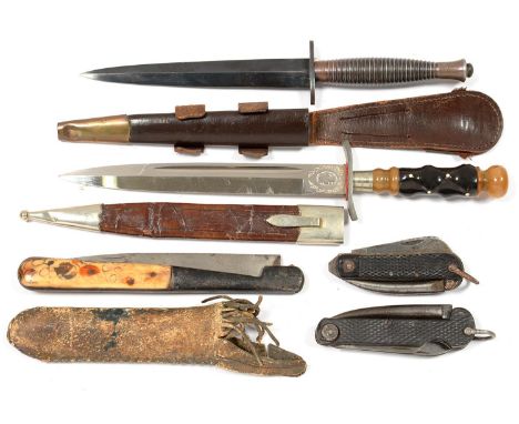 A FRENCH VENDETTA KNIFE, THE STEEL BLADE STAMPED VERITABLE POUDRILLE, DECORATED HORN SCALES, 36CM OVERALL, TWO BRITISH ARMY C