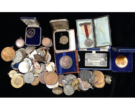 MISCELLANEOUS BADGES AND COMMEMORATIVE AND SPORTING MEDALS, INCLUDING BRONZE, BRASS AND WHITE METAL, 19TH C AND LATER, ETC, S