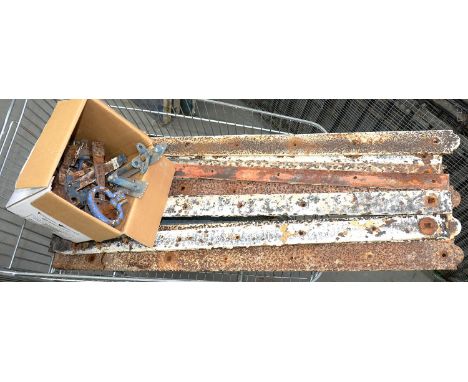 A QUANTITY OF GATE FURNITURE, INCLUDING LATCHES, BRACKETS, ETC 