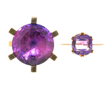 A SYNTHETIC PINK SAPPHIRE COCKTAIL RING, THE ROUND FACETED SAPPHIRE 18CT APPROX, IN GOLD MARKED 585, MAKER ESC-P, SIZE Q AND 