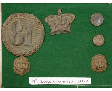 BATTLEFIELD RELICS. A HELMET PLATE CENTRE, BUTTON AND OTHER METAL INSIGNIA OF THE 81ST LOYAL LINCOLN VOLUNTEERS 1844-55 AND A