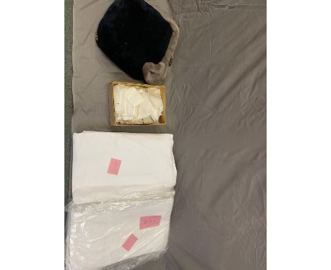 Quantity of vintage linen and lace hankies, and a foot warmer 