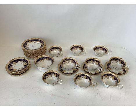 Bisto porcelain tea service inc 9 cups, 9 saucers, sugar basin, 12 side plates approx 30 pieces 