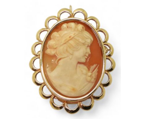 A 9ct gold carnelian signet ring, the shoulders engraved with flowers, finger size W, weight 6.9gms Condition Report:Availabl