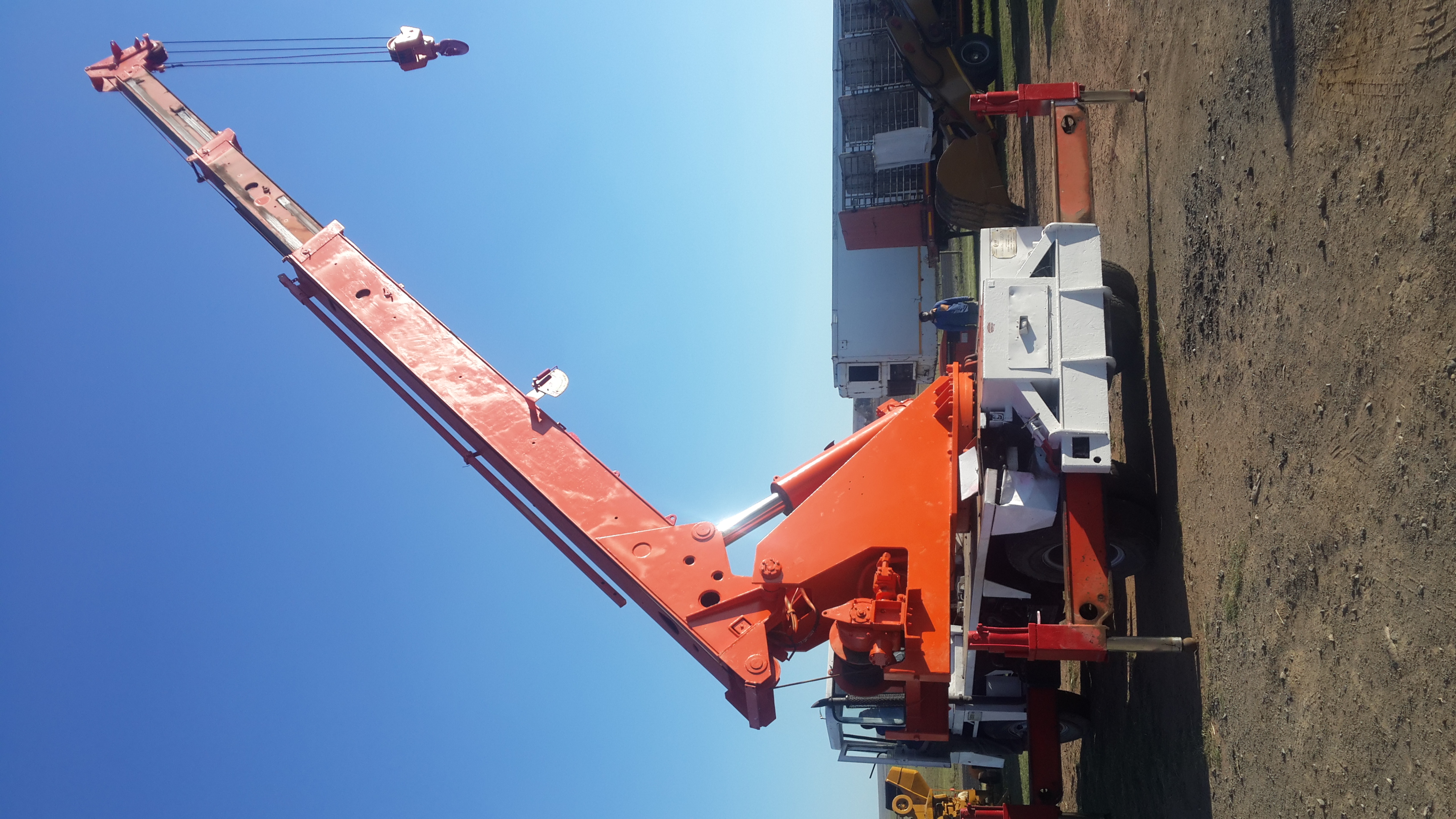 The Long Reach Crane of 34m extended, Weighs 18.5 Ton. Lifting Capacity