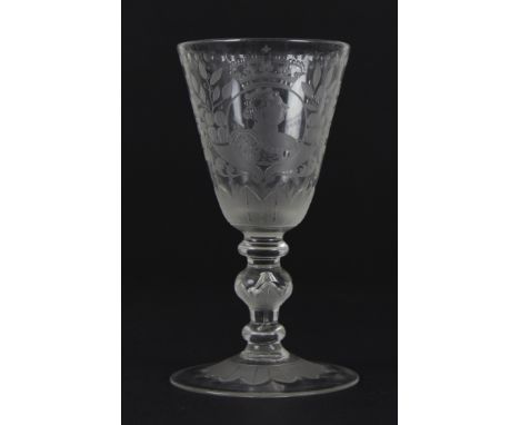 Potsdamer PortraitglasFarbloses Glas geblasen, geschliffen, geschnitten und teils geblänkt, konische Kuppa auf gegliedertem N