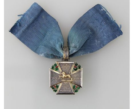 Herzogtum BraunschweigOffiziers - Kreuz für den Feldzug 1809, 1. Modell (mit dem Namen Herzog Carls), Silber vergoldet und Go