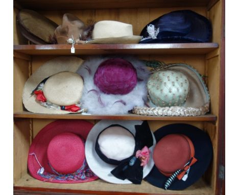 A COLLECTION OF LADIES' VINTAGE HATS, to include examples in straw and felt (10)