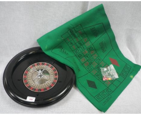 CHAD VALLEY; A VINTAGE BLACK BAKELITE ROULETTE WHEEL, 19cm dia and a green baize gaming mat with counters