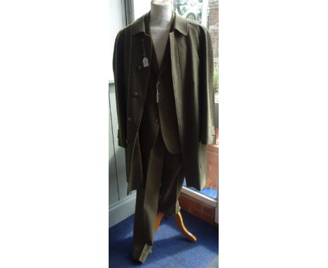 A GENTLEMAN'S VINTAGE JACKET AND TROUSER TWO PIECE SUIT in green tweed, trousers 38" waist, jacket 44" chest and a matching s