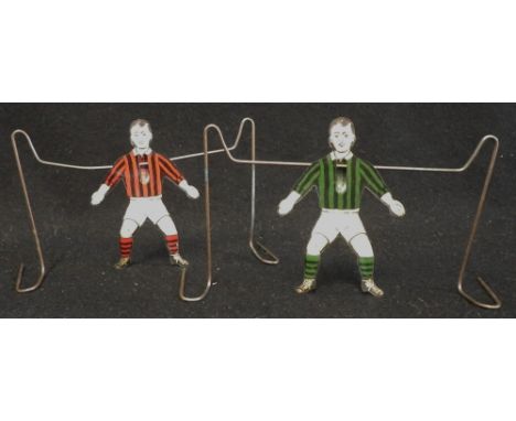 A PAIR OF VINTAGE TINPLATE FOOTBALL PLAYERS