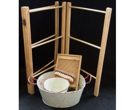 A VINTAGE TOY TIN BATH, with bucket, scrubbing brush and washboard with folding wooden airer (5)