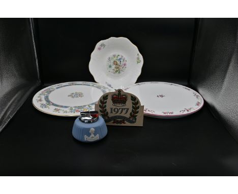 2 Royal Worcester Cake plates - one in the Mayfield pattern and the other in the Petite Fleur pattern which is boxed, both 28