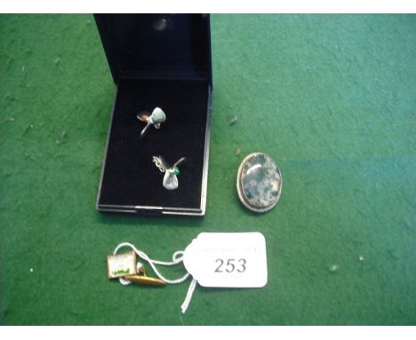 A pair of silver cufflinks in the form of propellers, each set with a hardstone, a silver back agate brooch and a cufflink.