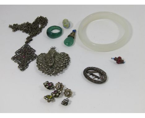 Mixed lot of jewellery to include a Chinese Tian-tsui pendant, a peacock brooch set with marcasite, continental white metal p