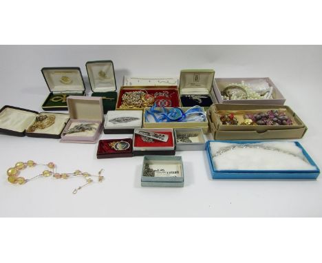Collection of vintage costume jewellery to include a uranium glass bead necklace, a Poldark Mining Co. Ltd Cornish tin pendan